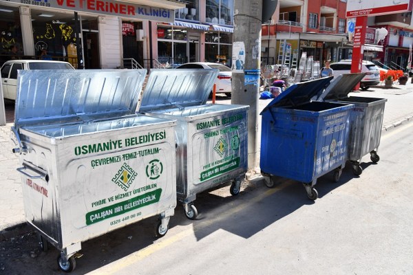 OSMANİYE BELEDİYESİ ÇÖP KONTEYNERLERİNİ YENİLİYOR