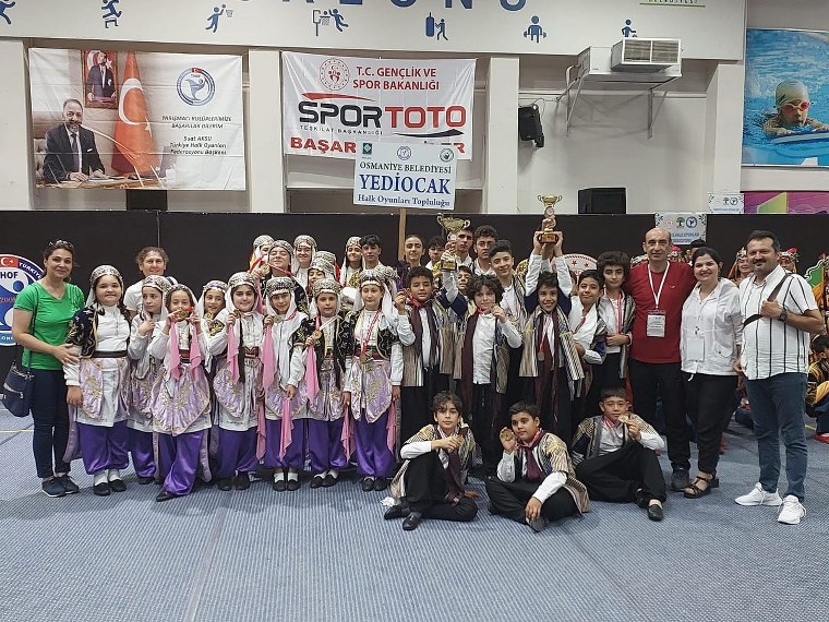 Osmaniye Belediyesi halkoyunları ekibi, bölge şampiyonu oldu