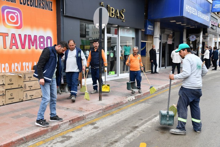 TEMİZLİK EKİPLERİ’NİN “PIRIL PIRIL BİR OSMANİYE” İÇİN GAYRETLERİ TAKDİR TOPLUYOR