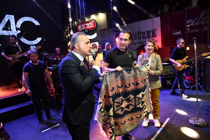 OSMANİYE’DE KIRAÇ RÜZGÂRI ESTİ