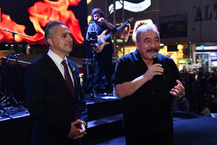 ÜMİT BESEN’DEN MEMLEKETİ OSMANİYE’DE MUHTEŞEM KONSER