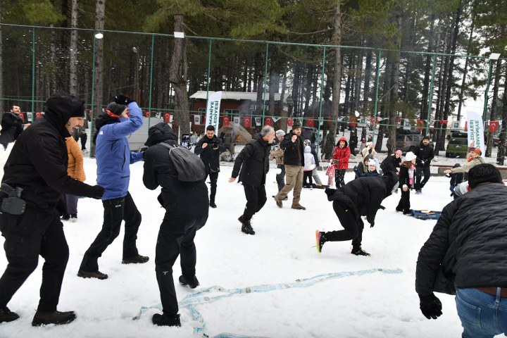 OSMANİYE’DE İLK KEZ KAR FESTİVALİ DÜZENLENDİ