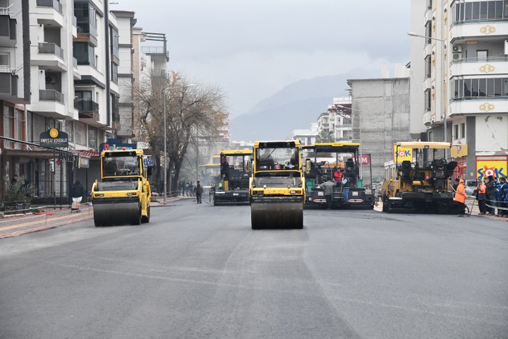 KEMAL SATIR CADDESİ 2. ETABI ASFALTLANIYOR