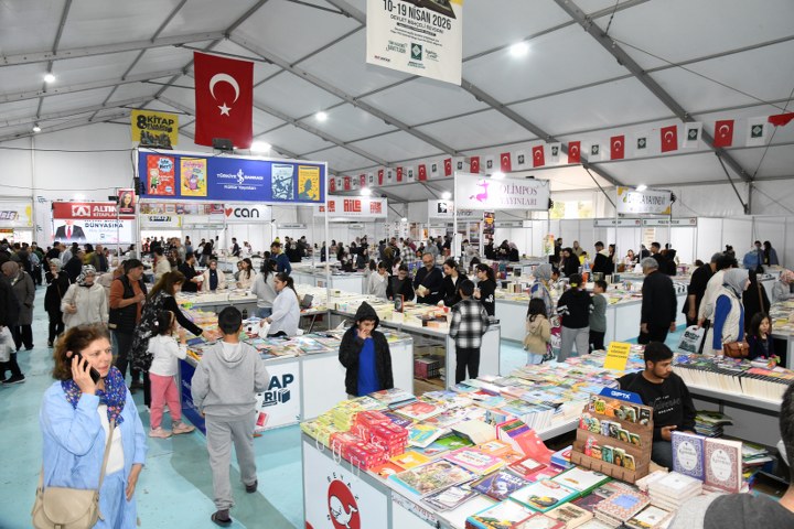 KİTAP FUARI 107 BİN 800 ZİYARETÇİYİ AĞIRLADI