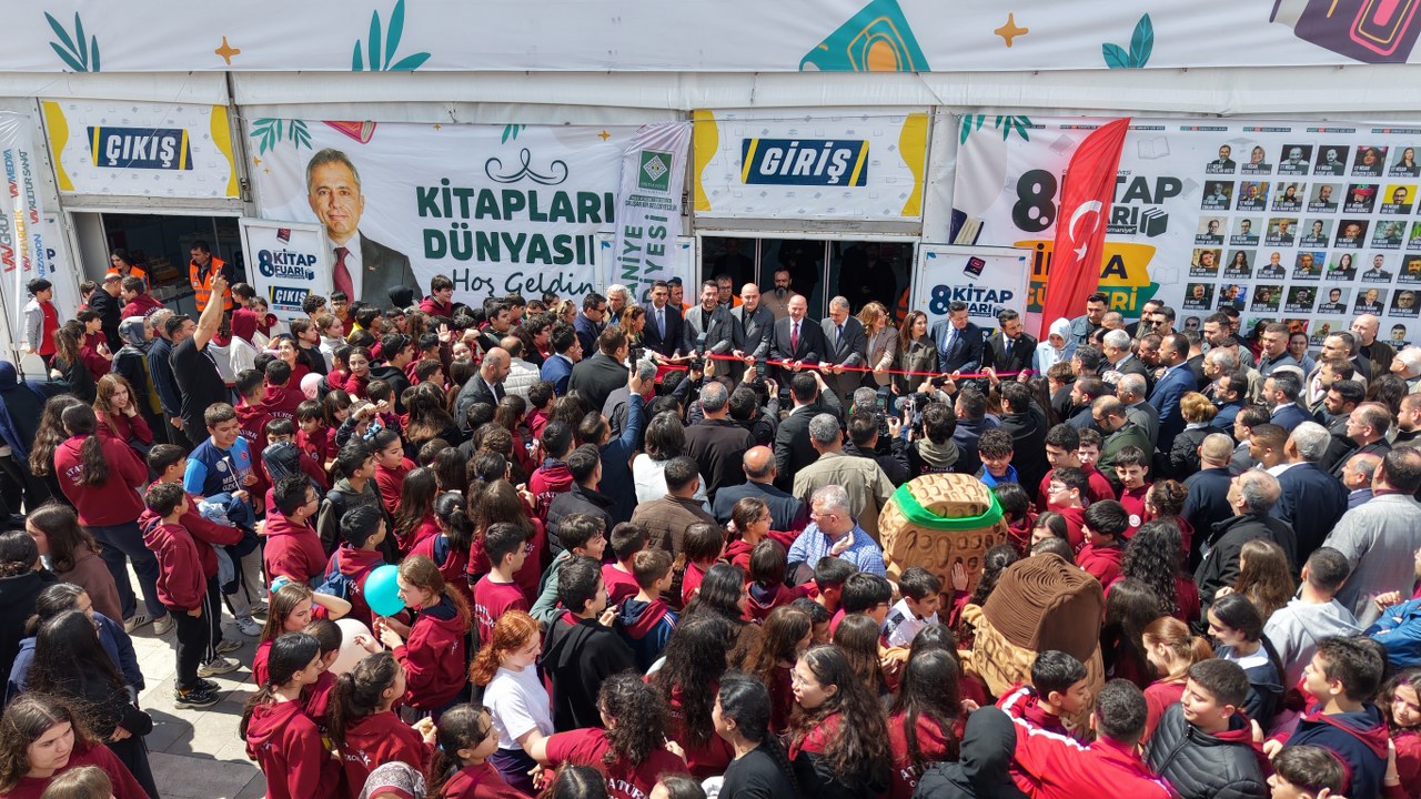 OSMANİYE BELEDİYESİ 8. KİTAP FUARI KAPILARINI AÇTI