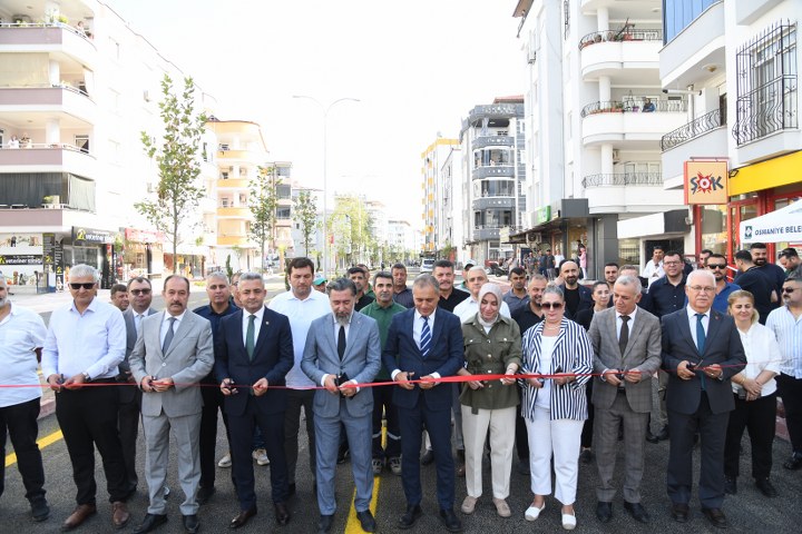 AKYAR CADDESİ YENİLENEN YÜZÜYLE HİZMETE AÇILDI